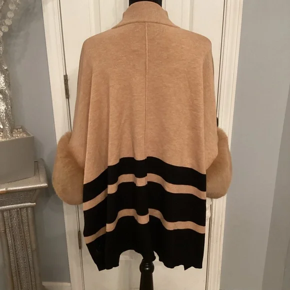 Faux Fur sleeve sweater - Picture 4 of 6